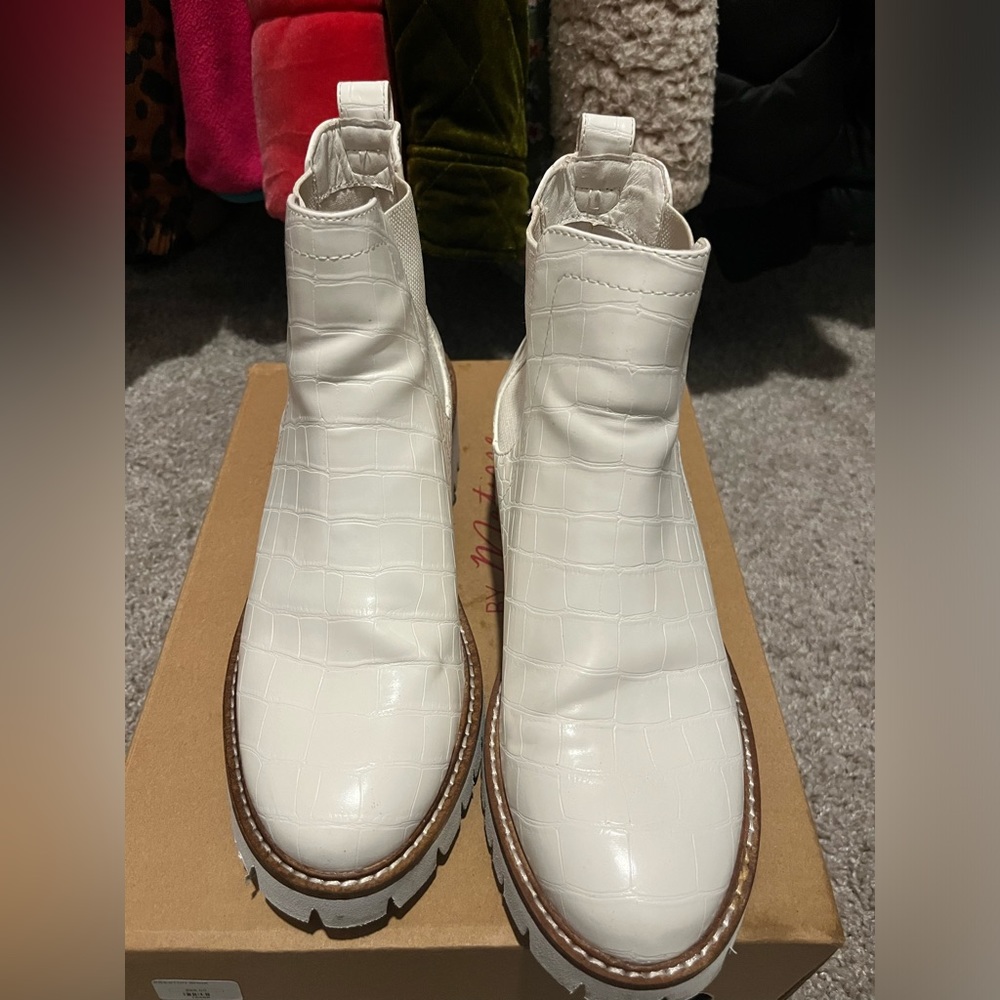 Coconuts By Matisse Size 8 Preston White Croc Boot - image 1